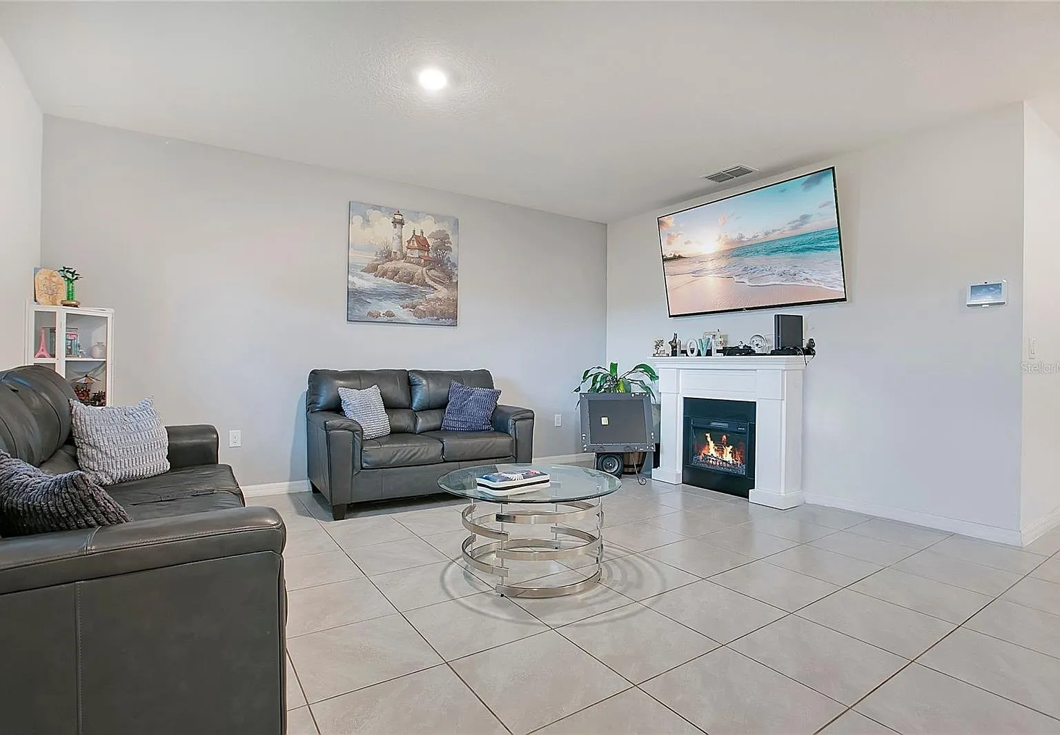 3 bed, 2.0 bath, 1412 sqft, $2,150 — Photo 3