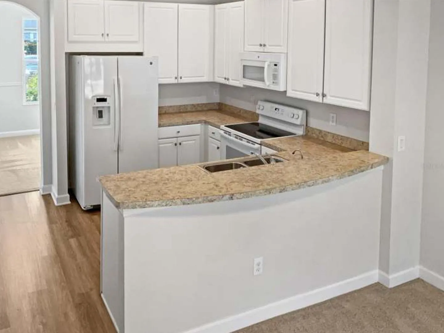2 Bedroom Townhome in Riverview — Photo 3