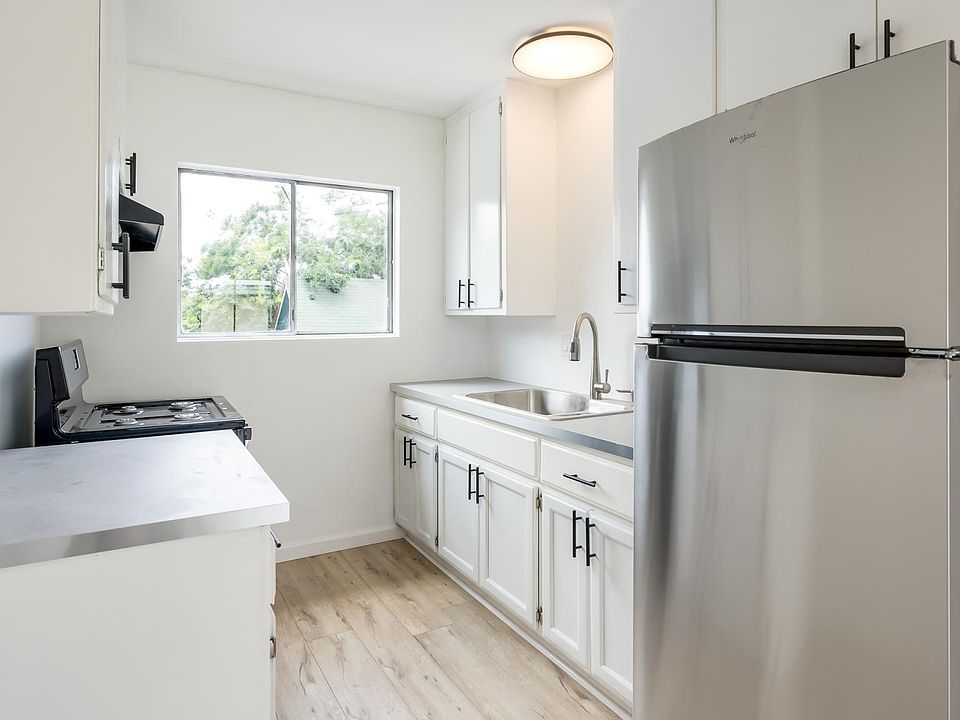1st image of 1449 W 35th Pl #4
