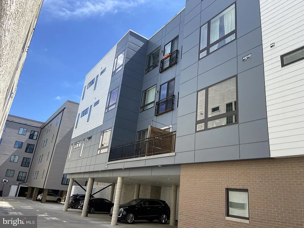 2 bed, 2.0 bath, 1027 sqft, $2,200 — Photo 2