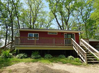 2 Woods Edge Dr, Stockton, IL 61085