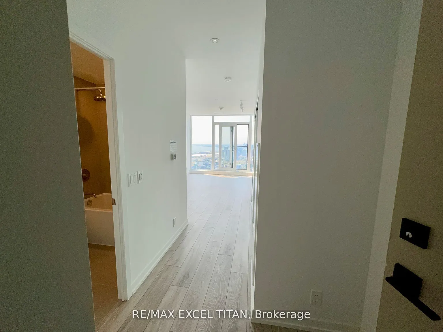 Studio, $2,100 — Photo 2