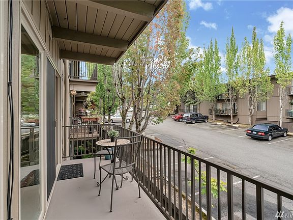 5th image of 11010 NE 68th St APT 617