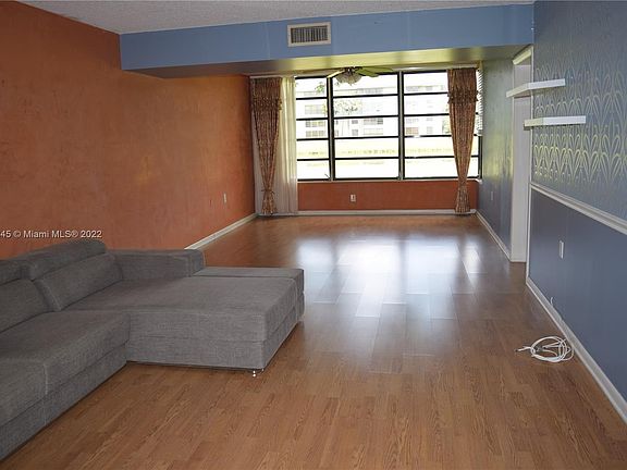 3rd image of 1705 Whitehall Dr APT 104