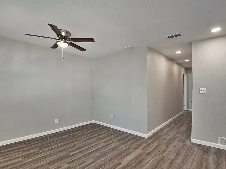 408 Dawson Cir #B — Photo 7