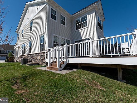 4th image of 325 Goldman Dr