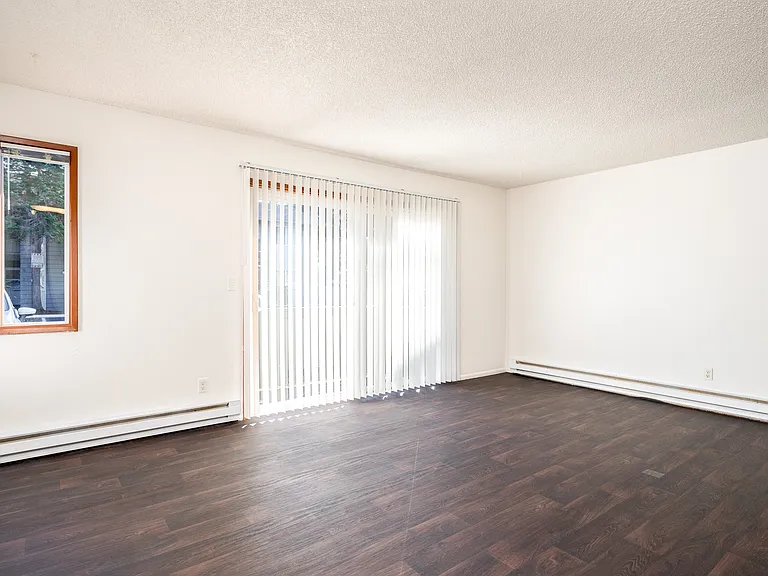 Crown East Apartments — Photo 7