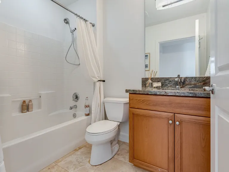 2015 SE Columbia River Dr #320 — Photo 17