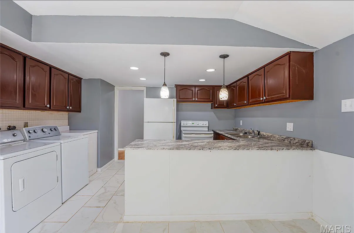 3 bed, 1410 sqft, $1,900 — Photo 3