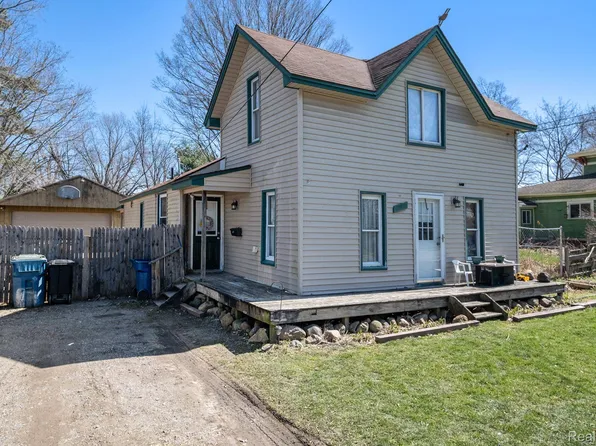 217 College St, Holly, MI 48442