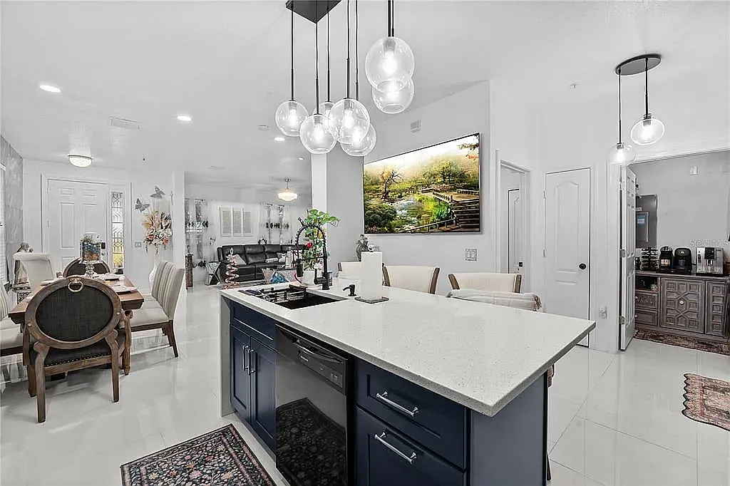3 bed, 1855 sqft, $2,300 — Photo 4