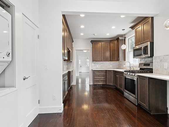2nd image of 1530 Hillary St