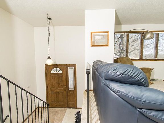 3rd image of 928 7th Ave S