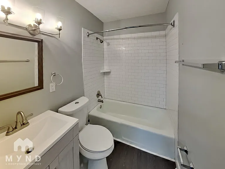 808 E Spring St #4 — Photo 9