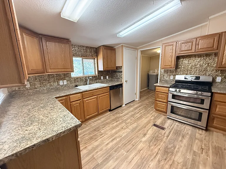 341 N 4th Ave — Photo 5