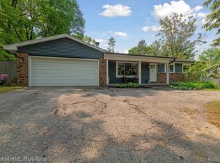 5007 Clearview Dr, Clarkston, MI