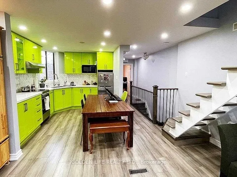 786 Pape Ave #UPPER — Photo 5