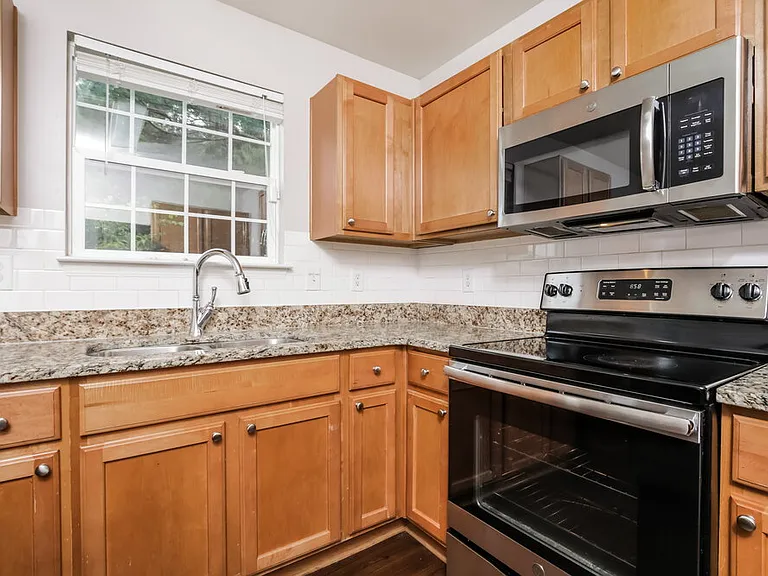 4027 Taylor Oaks Dr — Photo 8