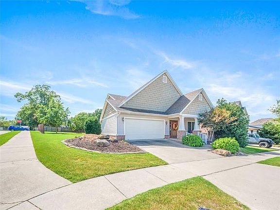 2nd image of 1006 NE Carnahan Ct