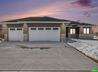 2711 Samuel Dr, Fremont, NE 68025