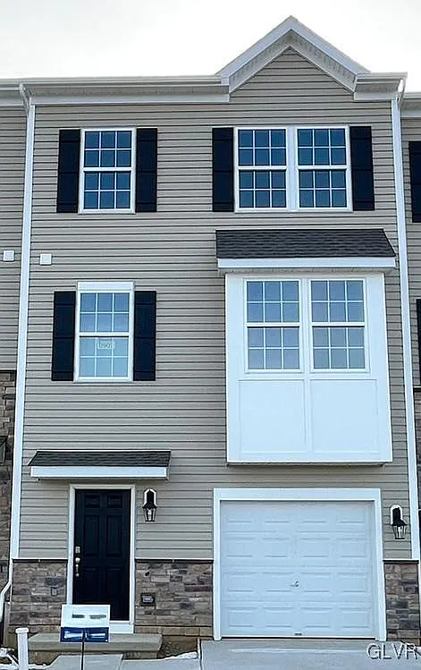 8314 Alexander Court Upper photo 1
