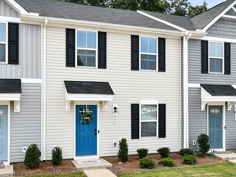 403 Hampton Townes Dr — Photo 8