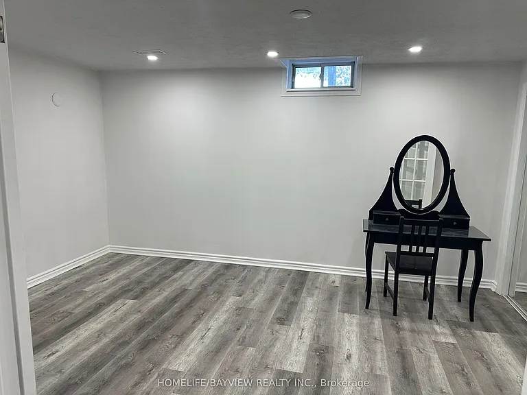 36 Rosanna Cres — Photo 13