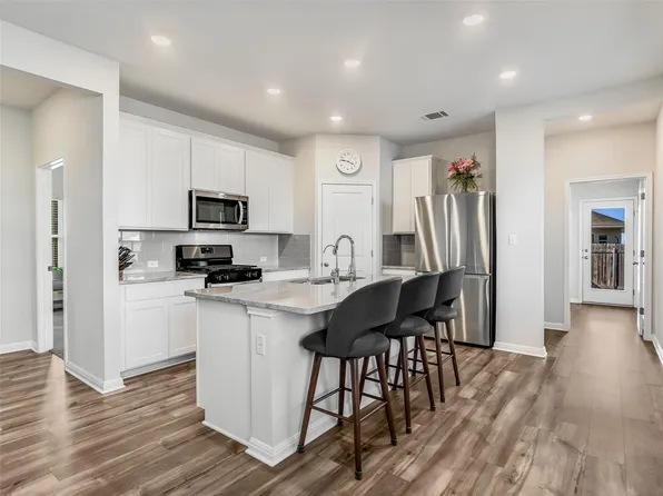 314 Durango Downs Dr, Hutto, TX 78634