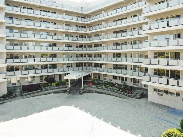 300 Martine Avenue #9D, White Plains, NY 10601