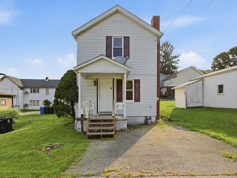 1810 Salem St — Photo 1