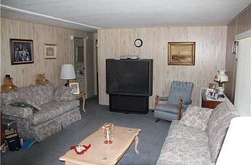 2nd image of 5 Redwood Dr