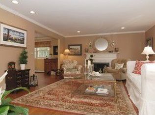 1065 Forest Hill Rd, Lake Forest, IL 60045