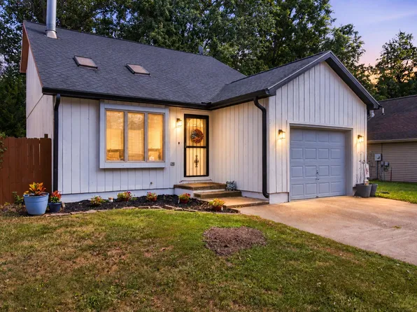 5622 Maple Ln, Newburgh, IN 47630