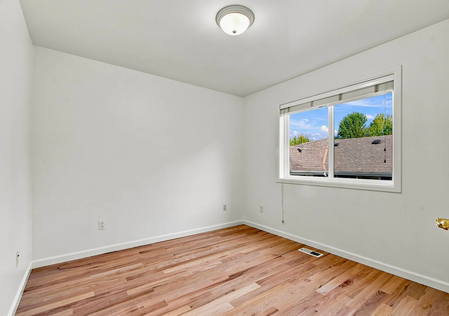 Waterfront City Charm Beautifully Remodeled Kirkland Home — Photo 3