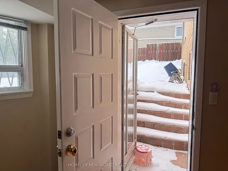 59 Forest Grove Dr #BASEMENT — Photo 3