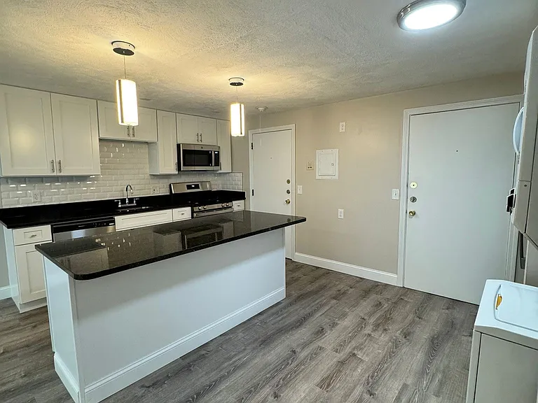 Pondsview Apartments — Photo 112
