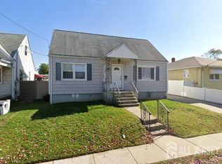 694 Mary St, Perth Amboy, NJ