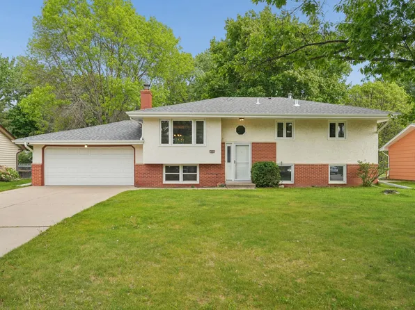 543 Westby Dr NE, Spring Lake Park, MN 55432