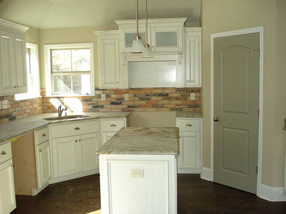 4th image of 3915 Karaline Cir