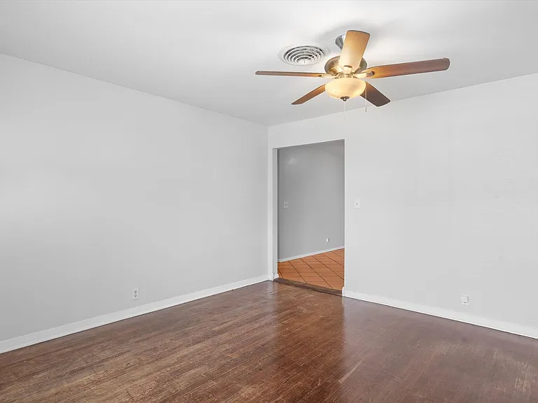 4900 Eastdale Dr — Photo 5