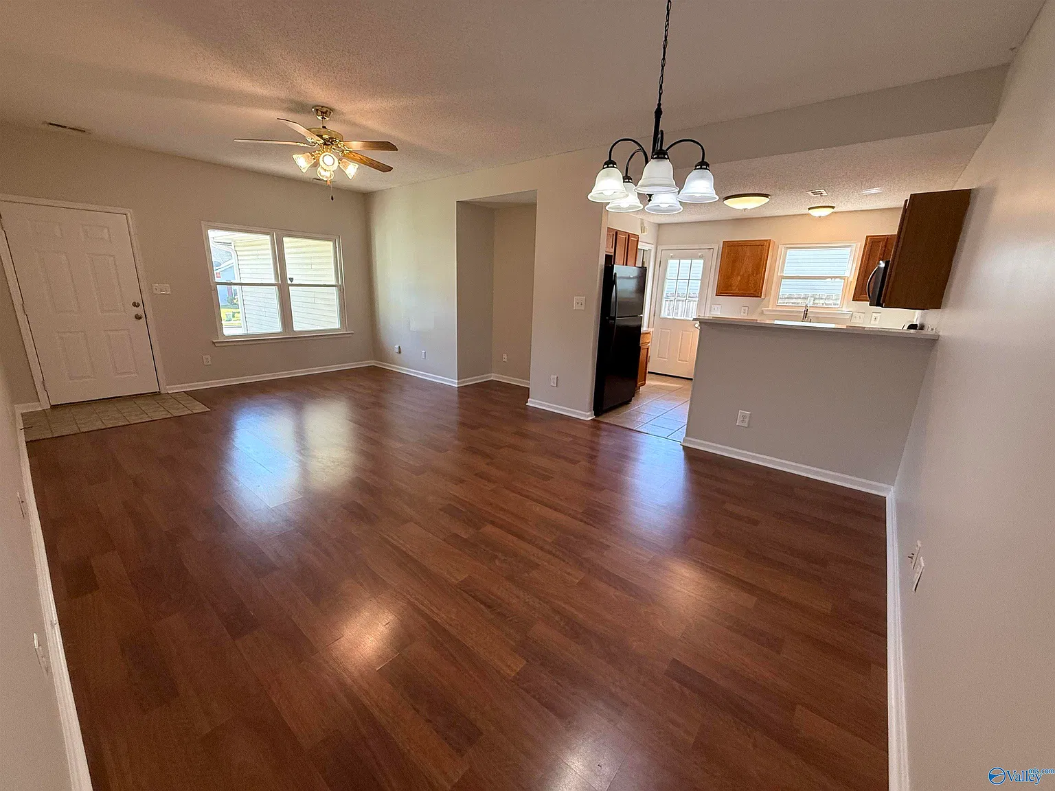 3 bed, 2.0 bath, 1243 sqft, $1,550 — Photo 3