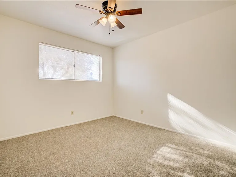 665 N Banff Ave — Photo 25