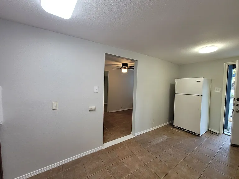 137 E Norwood Ct — Photo 23