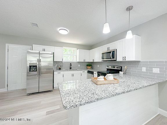 2nd image of 2333 SCHUMACHER Avenue