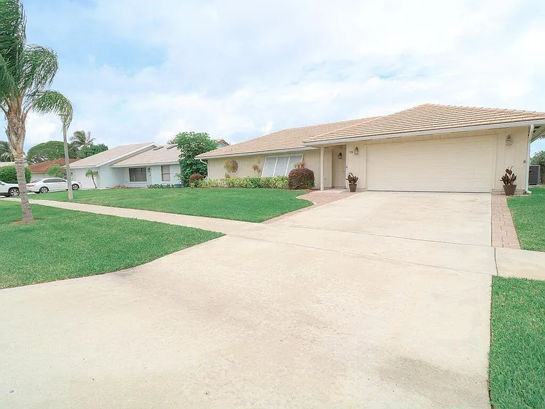 73 Pine Hill Trl W — Photo 2