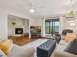 5643 Green Circle Dr APT 312, Minnetonka, MN 55343