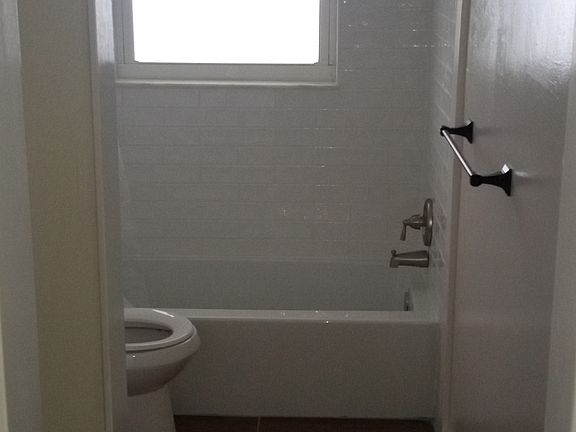 2nd image of 1439 Illinois Ave