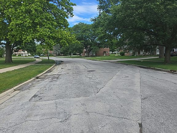 4th image of 299 Dogwood St