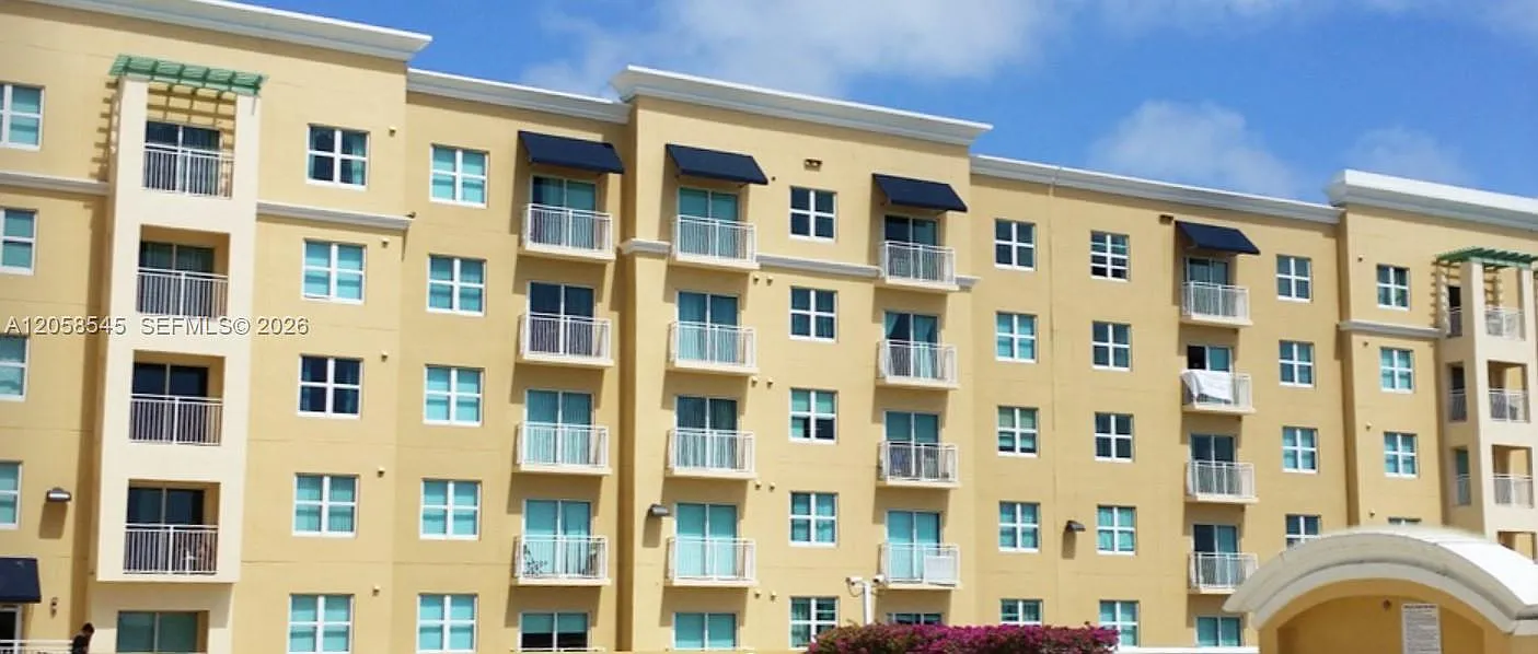 Douglas Grand Condo — Photo 1