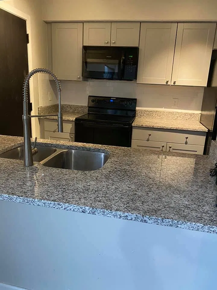 2 bed, 1100 sqft, $1,750 — Photo 2